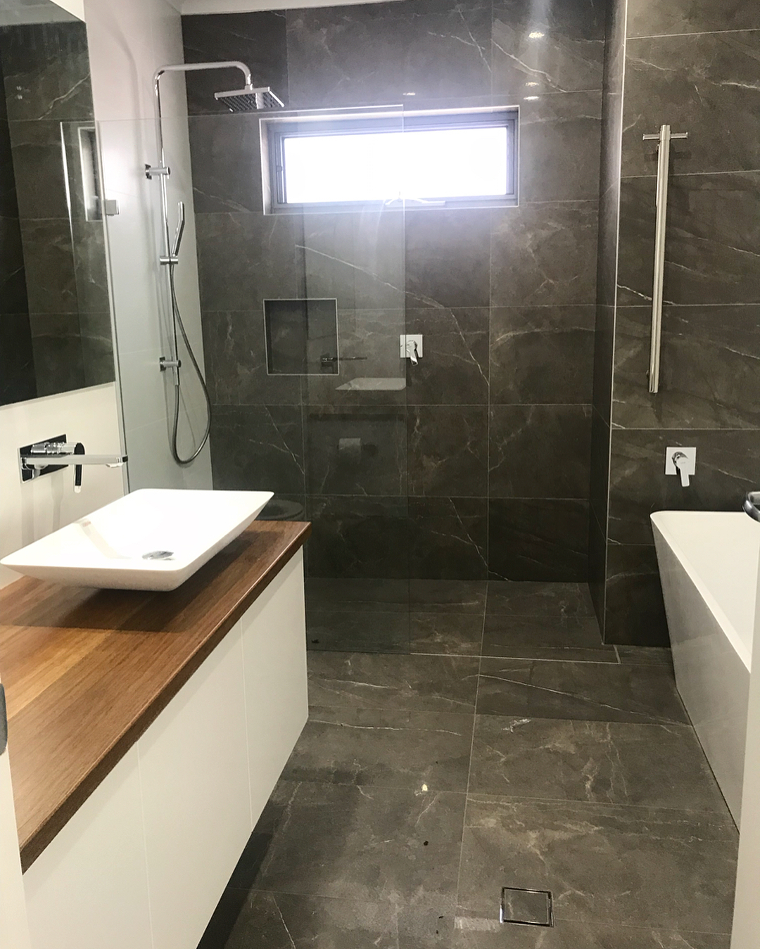 31571338_246687989403835_3913467620501749760_n